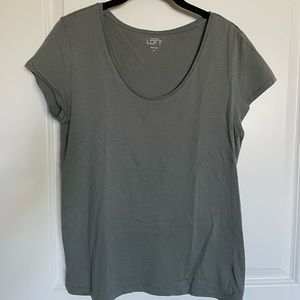 NWOT Loft Khaki Green Scoop Neck T-Shirt (Size M)